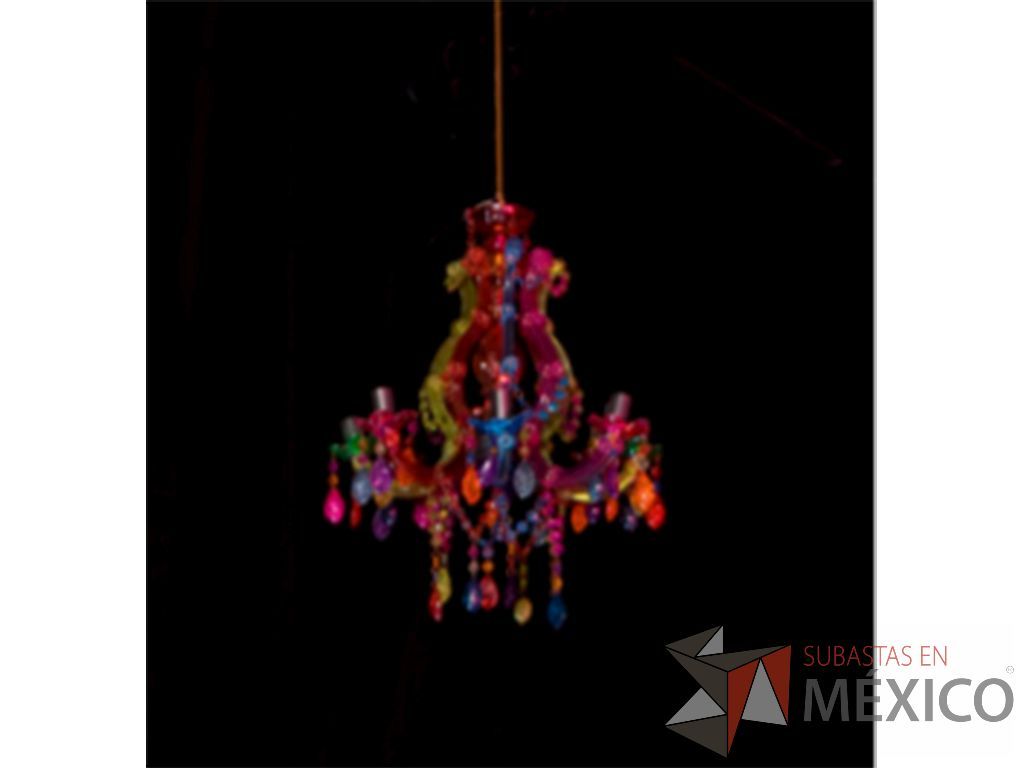 Lote 069 - 2 Candelabros decorativos 1 color Negro y 1 de Colores
