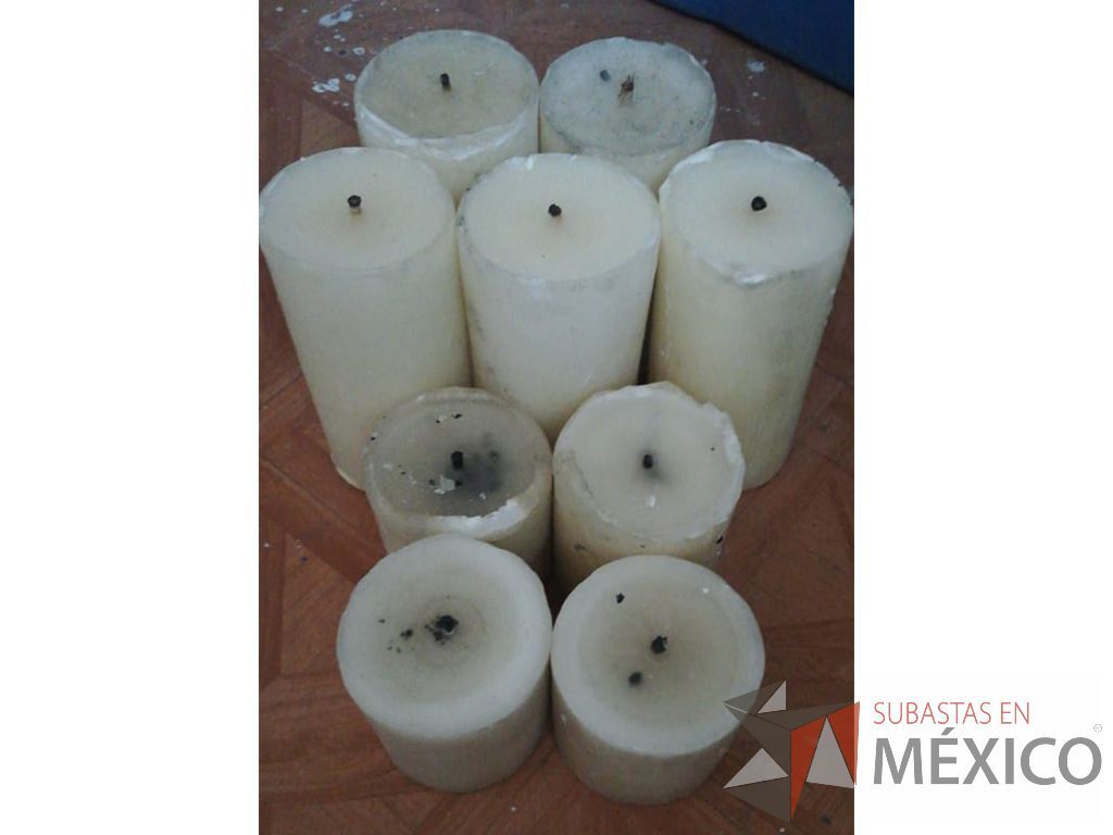 Lote 077 - Lote de 9 Velas de cera (5 de 20 cms de alto, 4 de 12 cms, 1 kg de cera líquida c pabilos) - Imagen 3