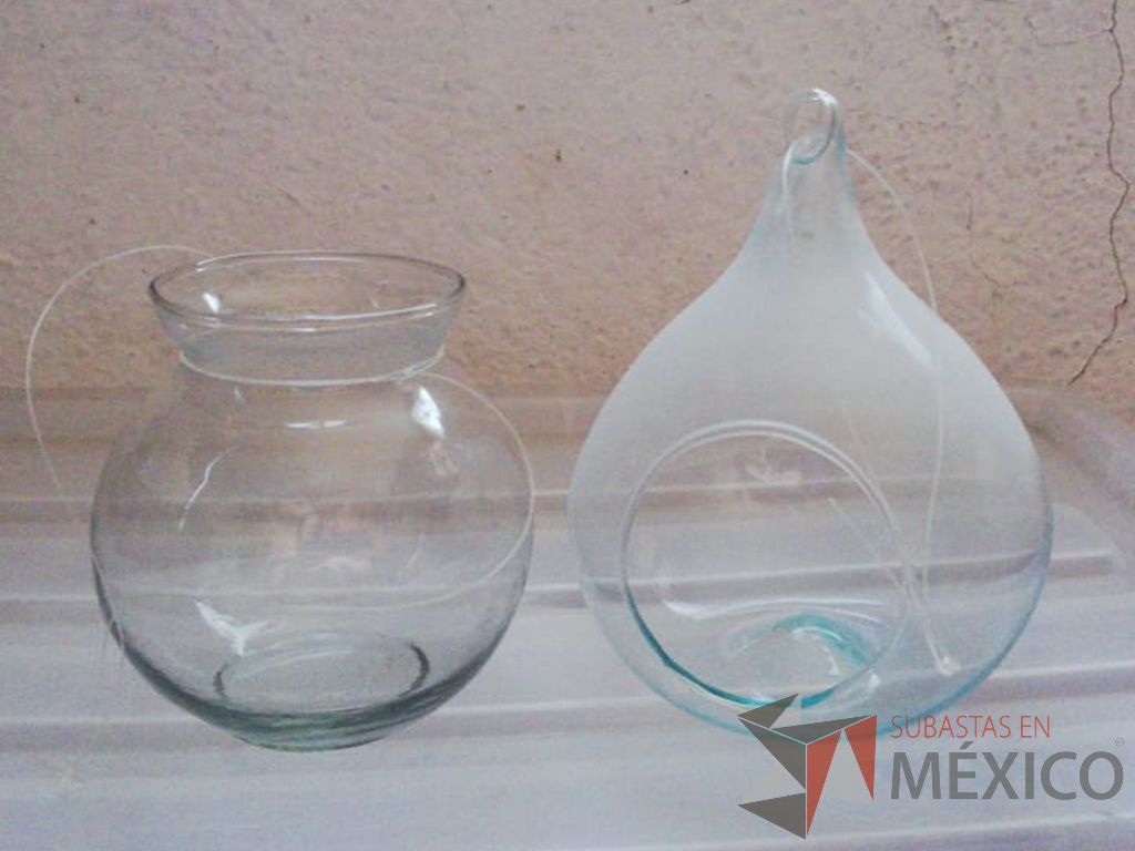 Lote 079 - Lote de 86 esferas y 5 gotas de cristal colgantes para decoración o terrario