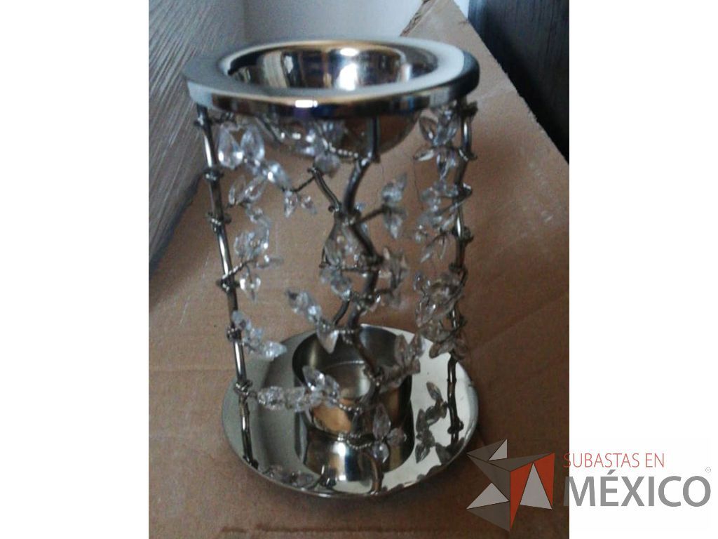 Lote 092 - 4 Difusores de metal con cristales y 2 aromas (Pino y maderas)