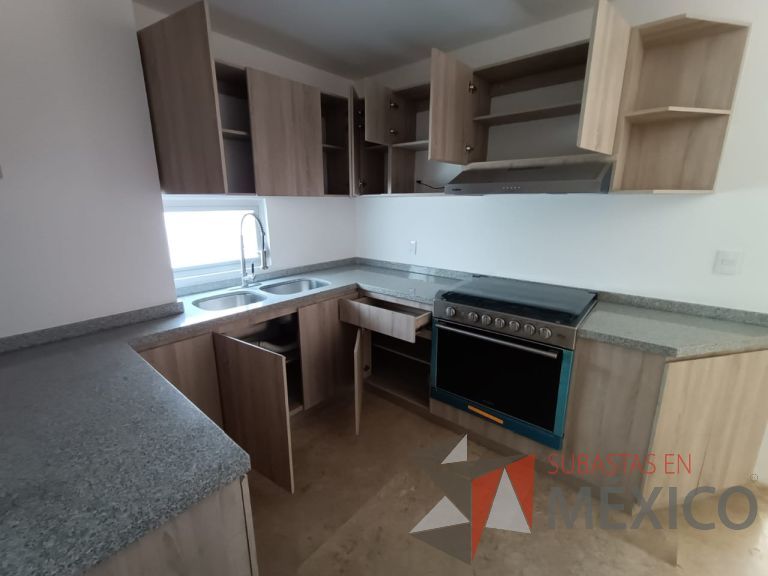Lote 002 - Departamento de 102 m2 interiores en 2 niveles y 33.1 m2 en 2 Terrazas - Imagen 3