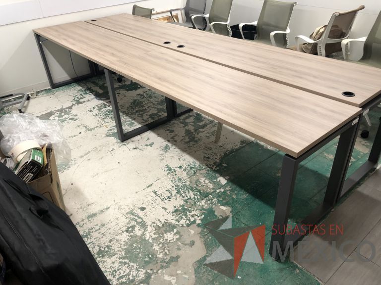 Lote 001 - Estación de trabajo para 4 personas
