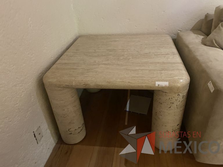 Lote 054 - Mesa de apoyo cuadrada de mármol - Imagen 4