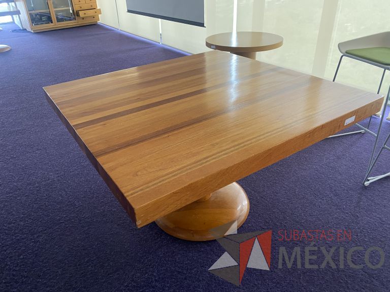 Lote 050 - 3 Mesas rectangulares con 2 bases de madera, 3 Mesas redondas de madera, etc... - Imagen 2