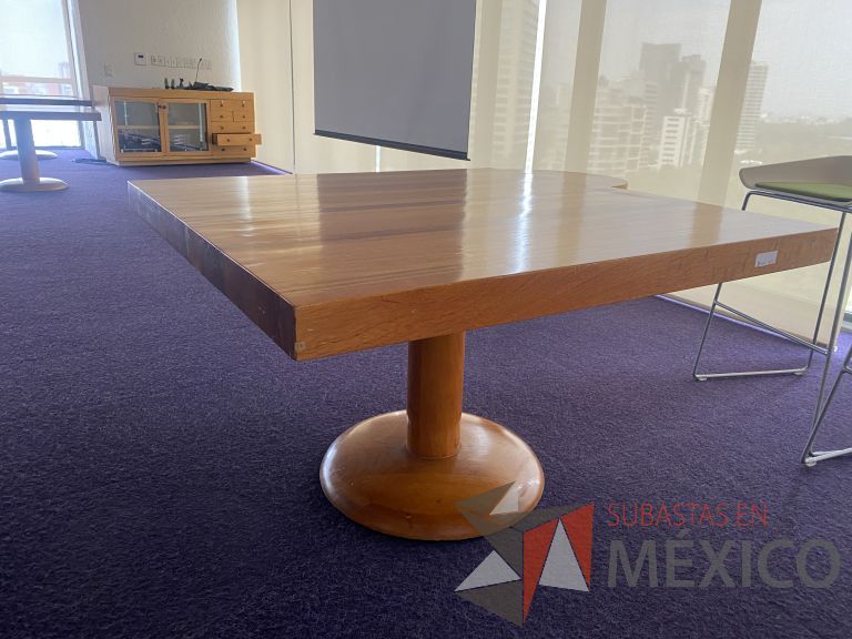 Lote 050 - 3 Mesas rectangulares con 2 bases de madera, 3 Mesas redondas de madera, etc... - Imagen 3