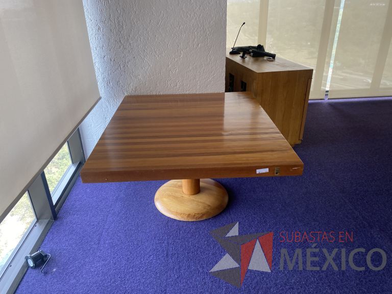 Lote 050 - 3 Mesas rectangulares con 2 bases de madera, 3 Mesas redondas de madera, etc... - Imagen 13