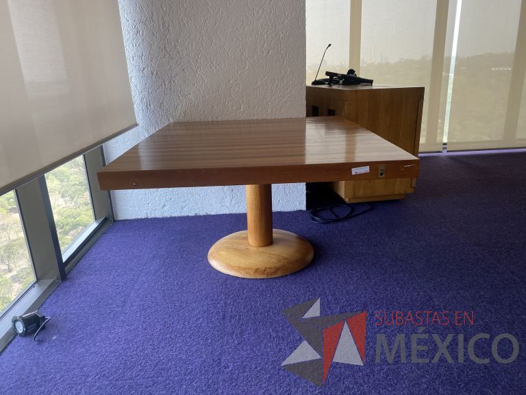 Lote 050 - 3 Mesas rectangulares con 2 bases de madera, 3 Mesas redondas de madera, etc... - Imagen 14