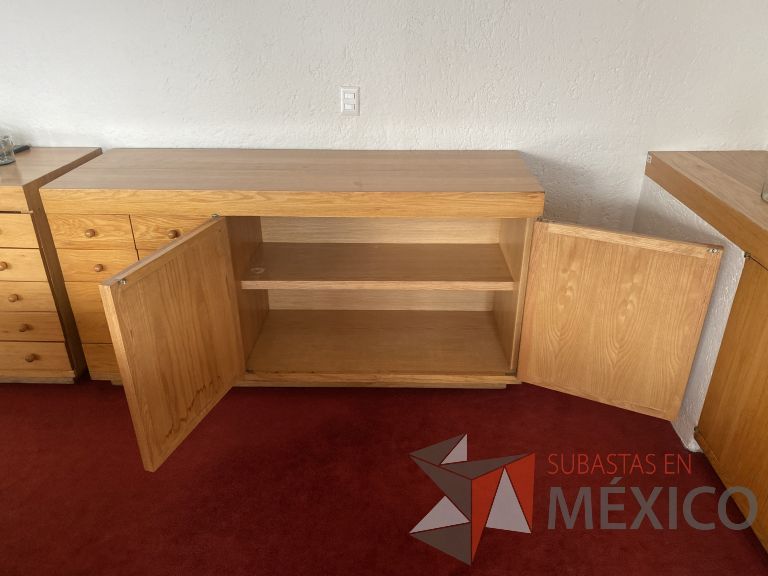 Lote 050 - 3 Mesas rectangulares con 2 bases de madera, 3 Mesas redondas de madera, etc... - Imagen 19