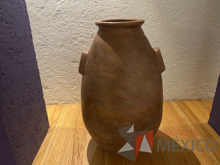 Lote 051 - 3 Jarrones, 3 Lamparas decorativas con base circular, etc...