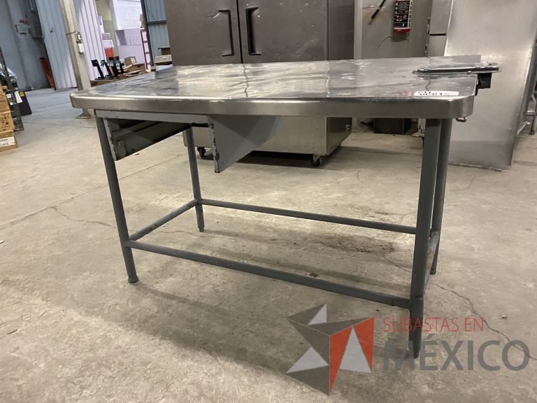Lote 037 - Mesa de trabajo con cubierta de acero inoxidable y base metálica - Imagen 2