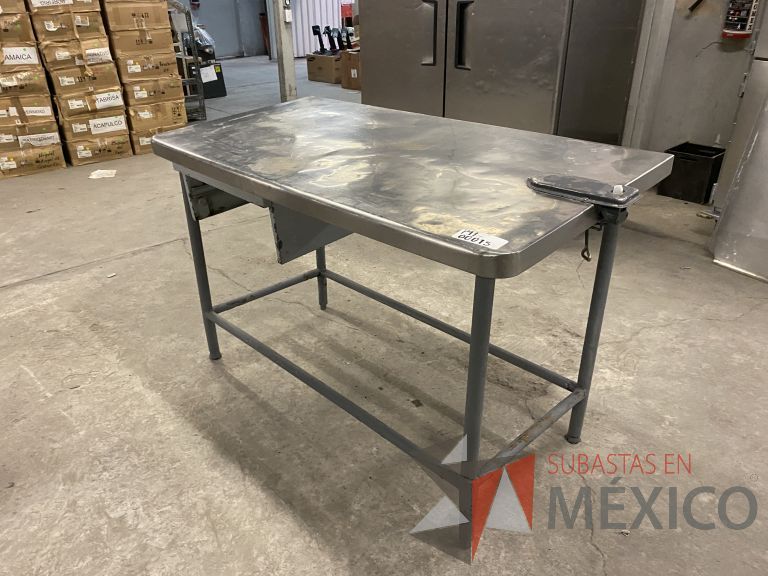 Lote 037 - Mesa de trabajo con cubierta de acero inoxidable y base metálica - Imagen 3