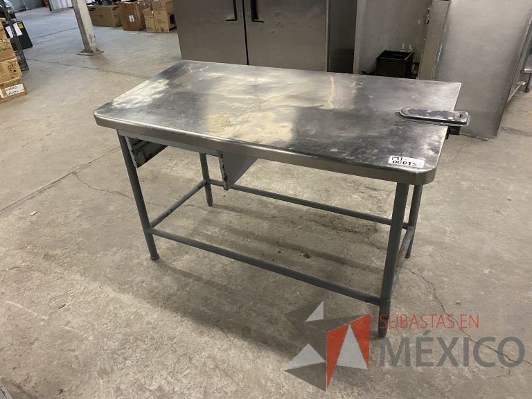 Lote 037 - Mesa de trabajo con cubierta de acero inoxidable y base metálica - Imagen 4