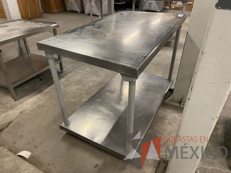 Lote 039 - Mesa de trabajo con cubiertas de acero inoxidable y bases metálicas - Imagen 6