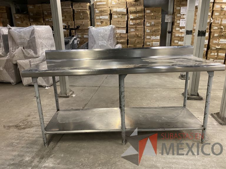 Lote 036 - Mesa de trabajo con cubierta de acero inoxidable y base metálica - Imagen 2