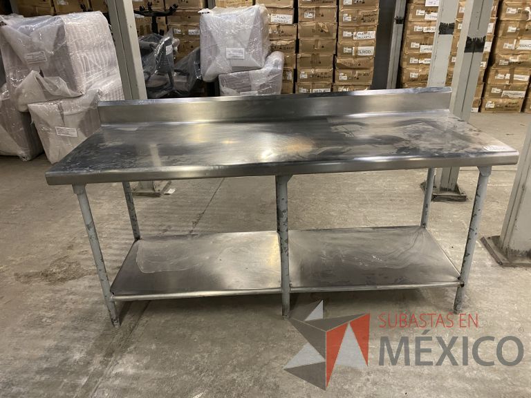 Lote 036 - Mesa de trabajo con cubierta de acero inoxidable y base metálica - Imagen 3