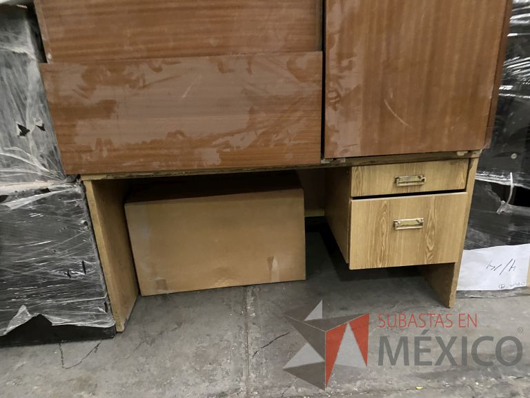 Lote 019 - Lote con varias piezas y accesorios, 2 Lockers metálicos de 3 puertas, etc... - Imagen 16