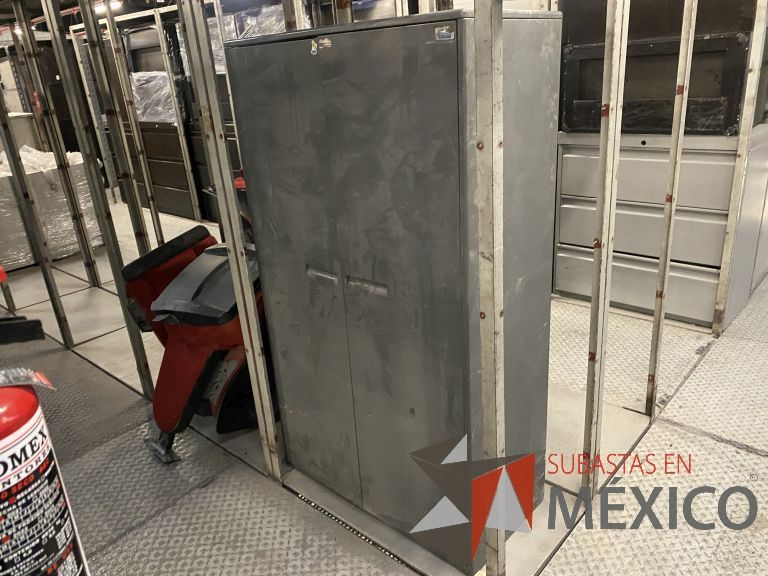 Lote 019 - Lote con varias piezas y accesorios, 2 Lockers metálicos de 3 puertas, etc... - Imagen 51