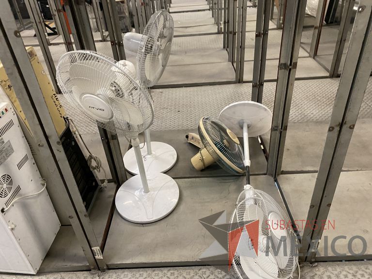 Lote 068 - 4 Ventiladores de torre y 6 Gabinetes metálicos para botiquín - Imagen 10
