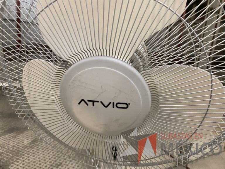 Lote 068 - 4 Ventiladores de torre y 6 Gabinetes metálicos para botiquín - Imagen 13