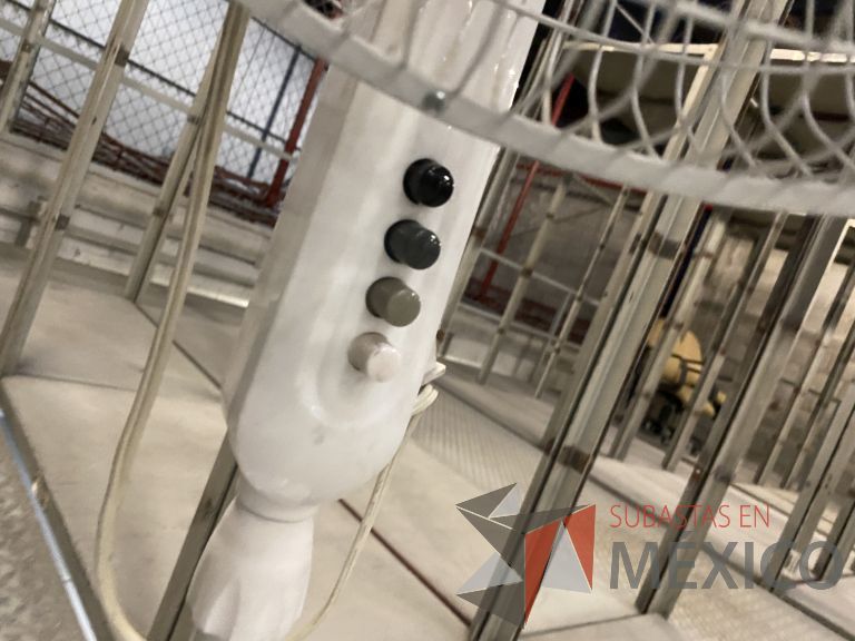 Lote 068 - 4 Ventiladores de torre y 6 Gabinetes metálicos para botiquín - Imagen 14