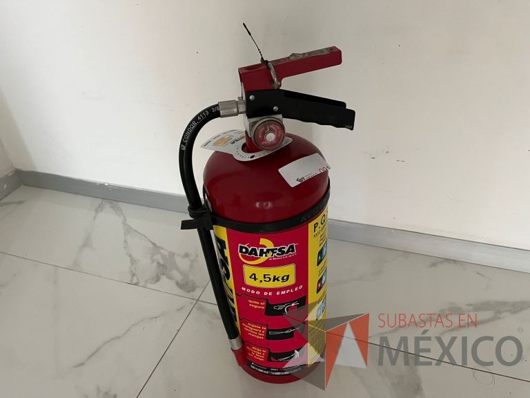 Lote 184 - 5 Extintores de P.Q.S., clase A, B y C de 4.5 kg. con porta extintor - Imagen 3