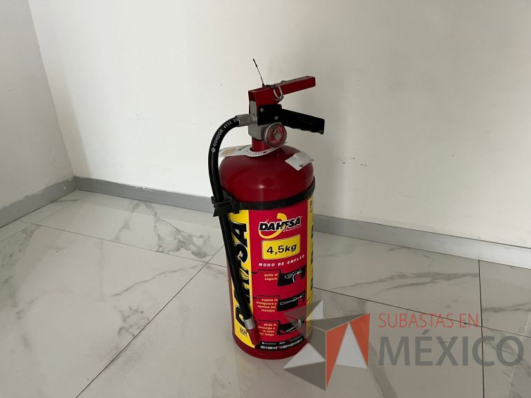 Lote 184 - 5 Extintores de P.Q.S., clase A, B y C de 4.5 kg. con porta extintor - Imagen 8