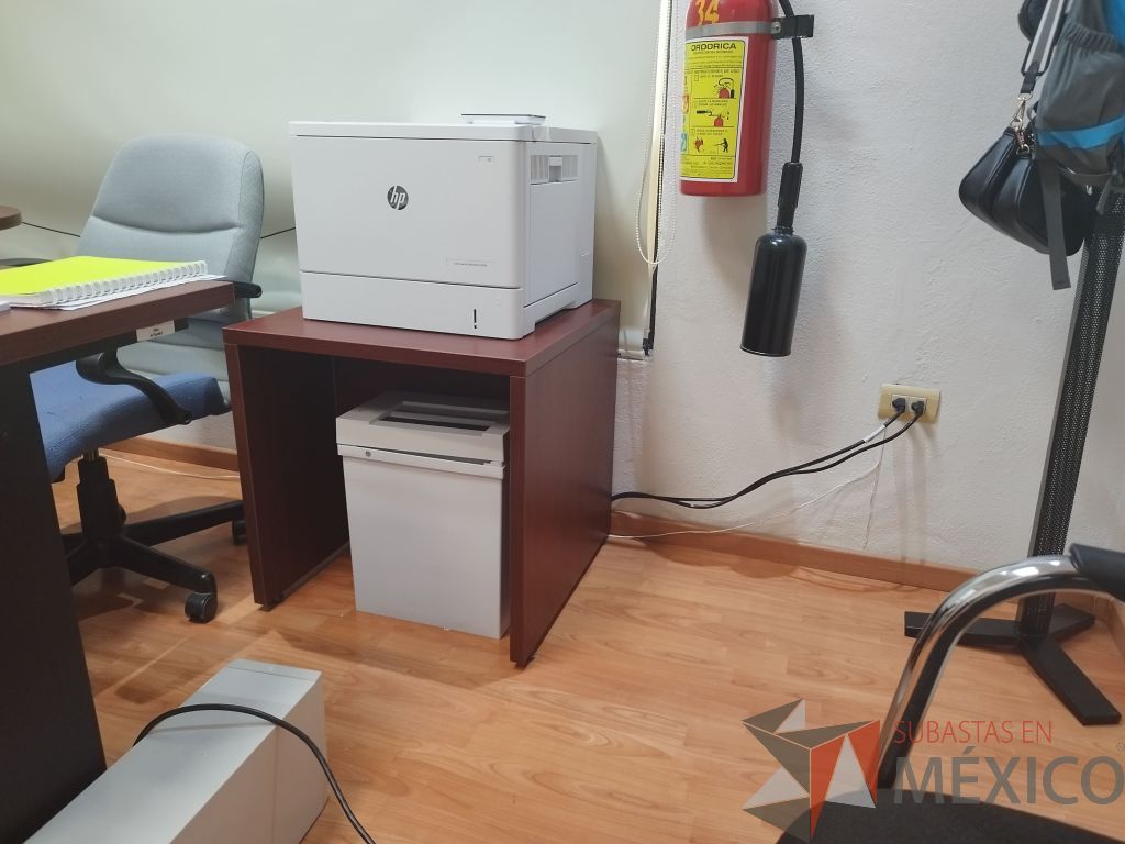Lote 011 - Mesa de apoyo