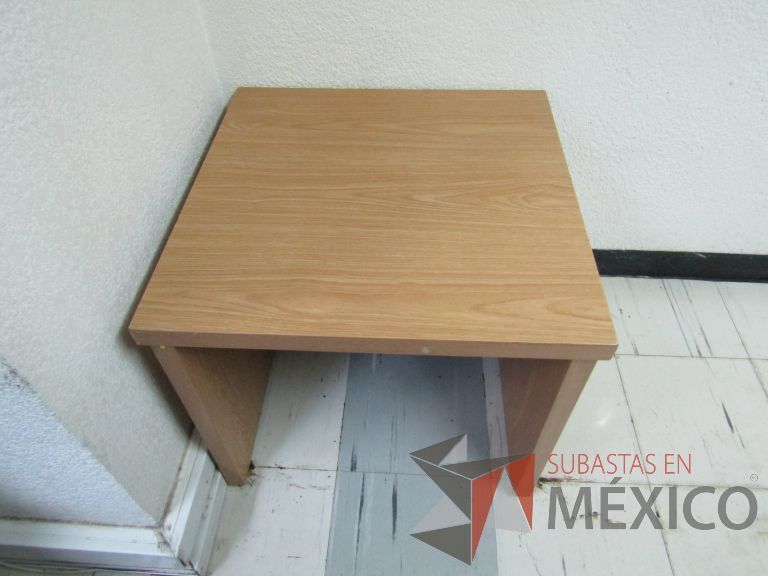 Lote 116 - Mesa de apoyo cuadrada - Imagen 3