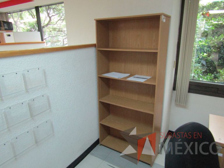 Lote 124 - Librero con 4 entrepaños - Imagen 6