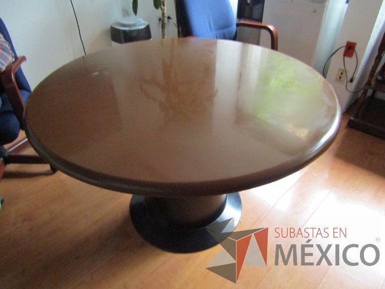 Lote 132 - Mesa redonda con base circular - Imagen 2