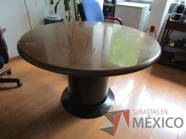 Lote 132 - Mesa redonda con base circular - Imagen 4