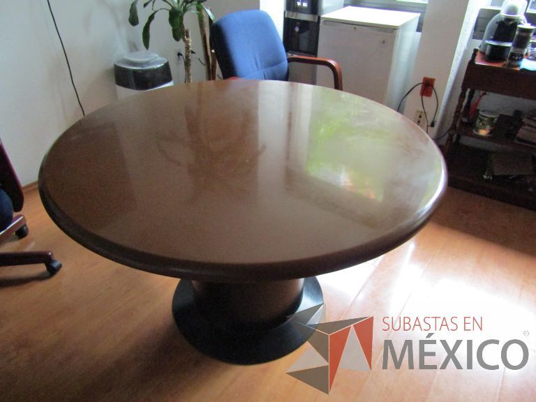 Lote 132 - Mesa redonda con base circular - Imagen 7