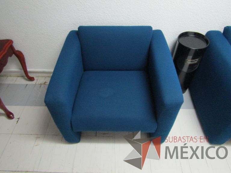 Lote 140 - Sillón de 1 plaza en tela color azul - Imagen 2
