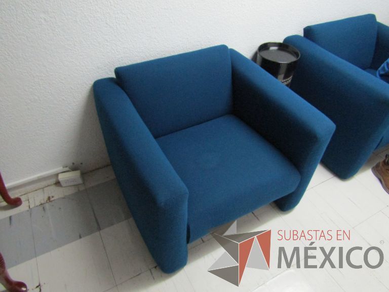 Lote 140 - Sillón de 1 plaza en tela color azul - Imagen 4