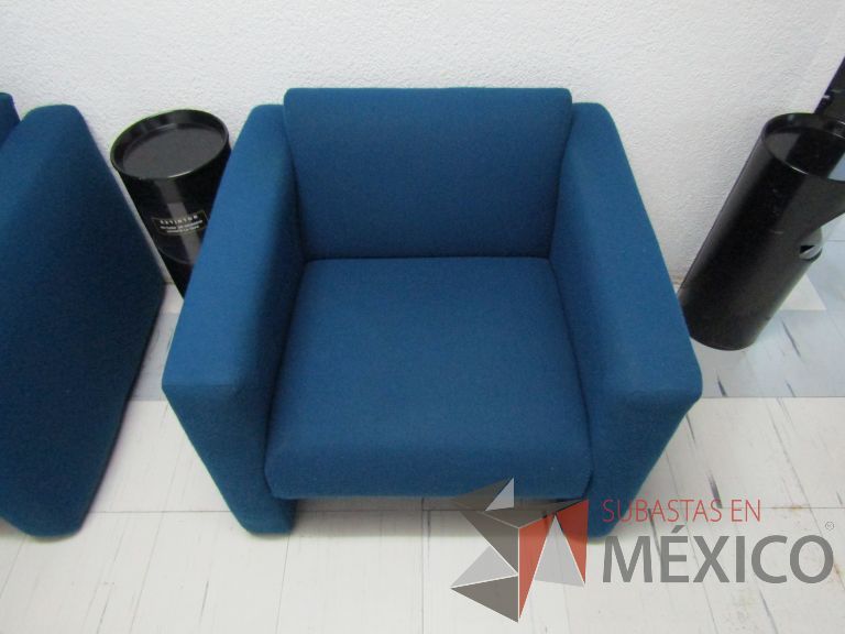 Lote 139 - Sillón de 1 plaza en tela color azul