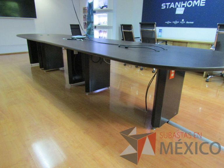 Lote 144 - Mesa de sala de juntas para 12 personas, dividida en 2 secciones con 6 bases - Imagen 5