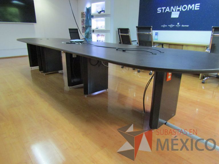 Lote 144 - Mesa de sala de juntas para 12 personas, dividida en 2 secciones con 6 bases - Imagen 6