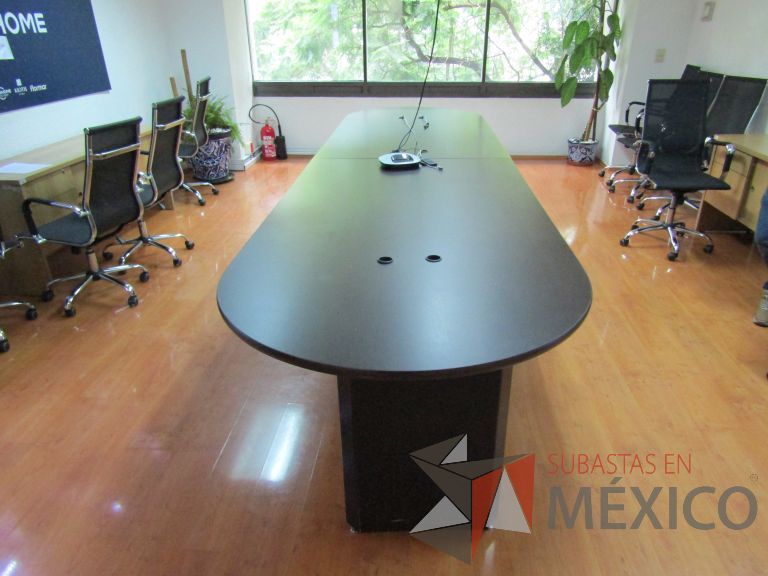 Lote 144 - Mesa de sala de juntas para 12 personas, dividida en 2 secciones con 6 bases - Imagen 11