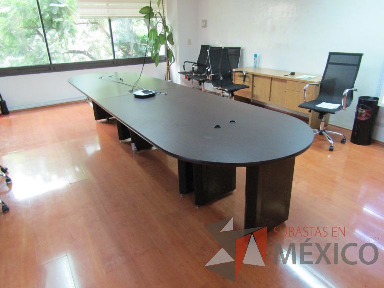 Lote 144 - Mesa de sala de juntas para 12 personas, dividida en 2 secciones con 6 bases - Imagen 12