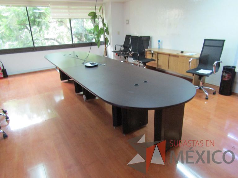 Lote 144 - Mesa de sala de juntas para 12 personas, dividida en 2 secciones con 6 bases - Imagen 13