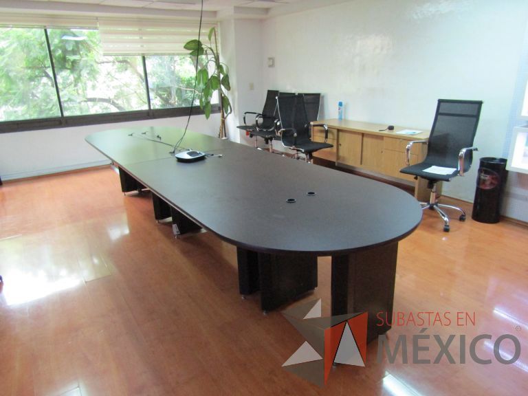 Lote 144 - Mesa de sala de juntas para 12 personas, dividida en 2 secciones con 6 bases - Imagen 14