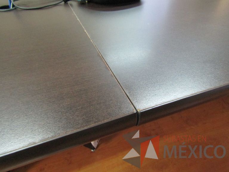 Lote 144 - Mesa de sala de juntas para 12 personas, dividida en 2 secciones con 6 bases - Imagen 17