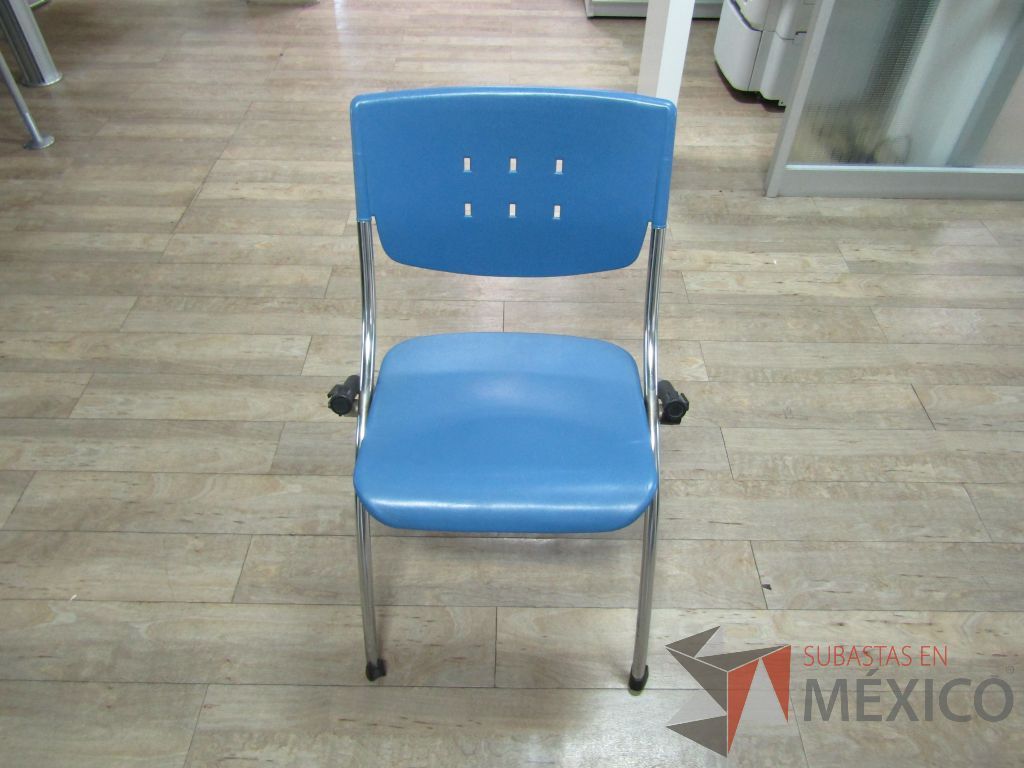 Lote 017 - 2 Silla fijas, asientos y respaldo en plástico color azul - Imagen 3