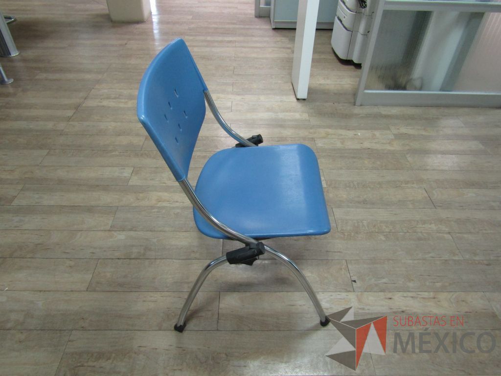 Lote 017 - 2 Silla fijas, asientos y respaldo en plástico color azul - Imagen 5