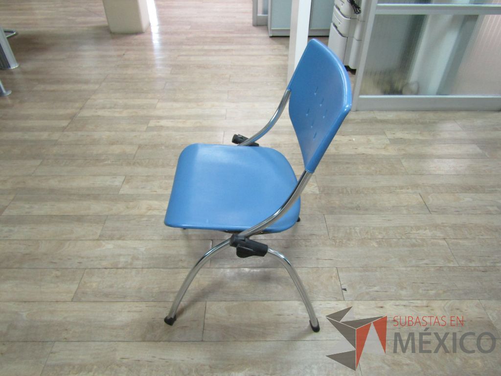 Lote 017 - 2 Silla fijas, asientos y respaldo en plástico color azul - Imagen 9