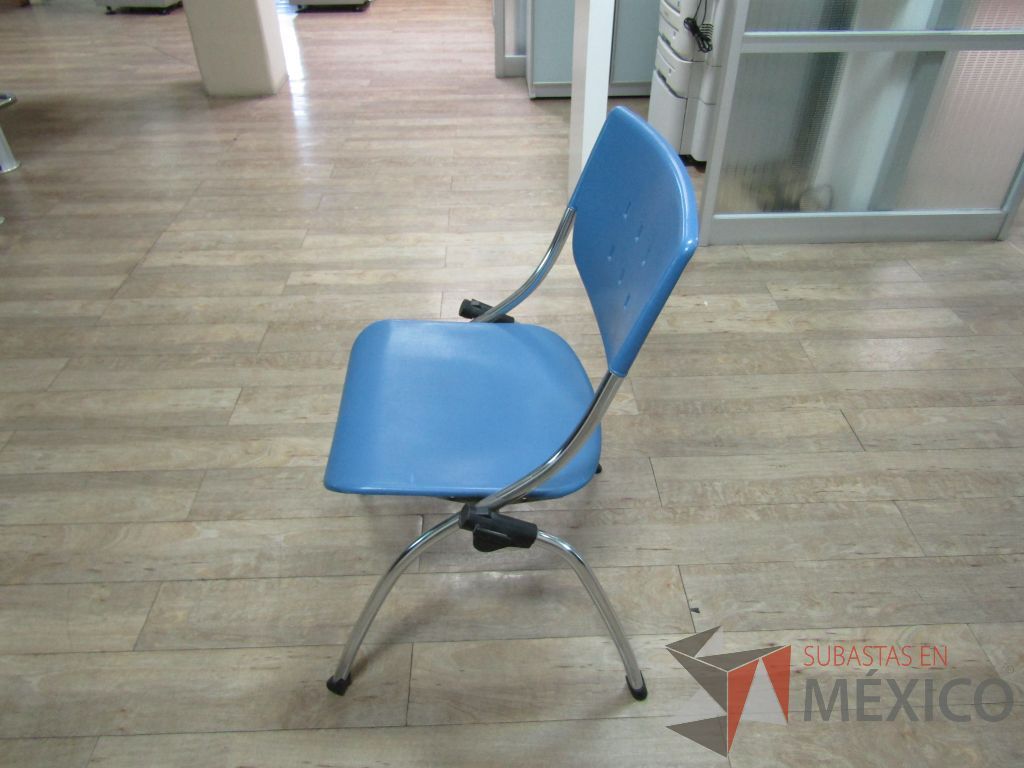 Lote 017 - 2 Silla fijas, asientos y respaldo en plástico color azul - Imagen 10