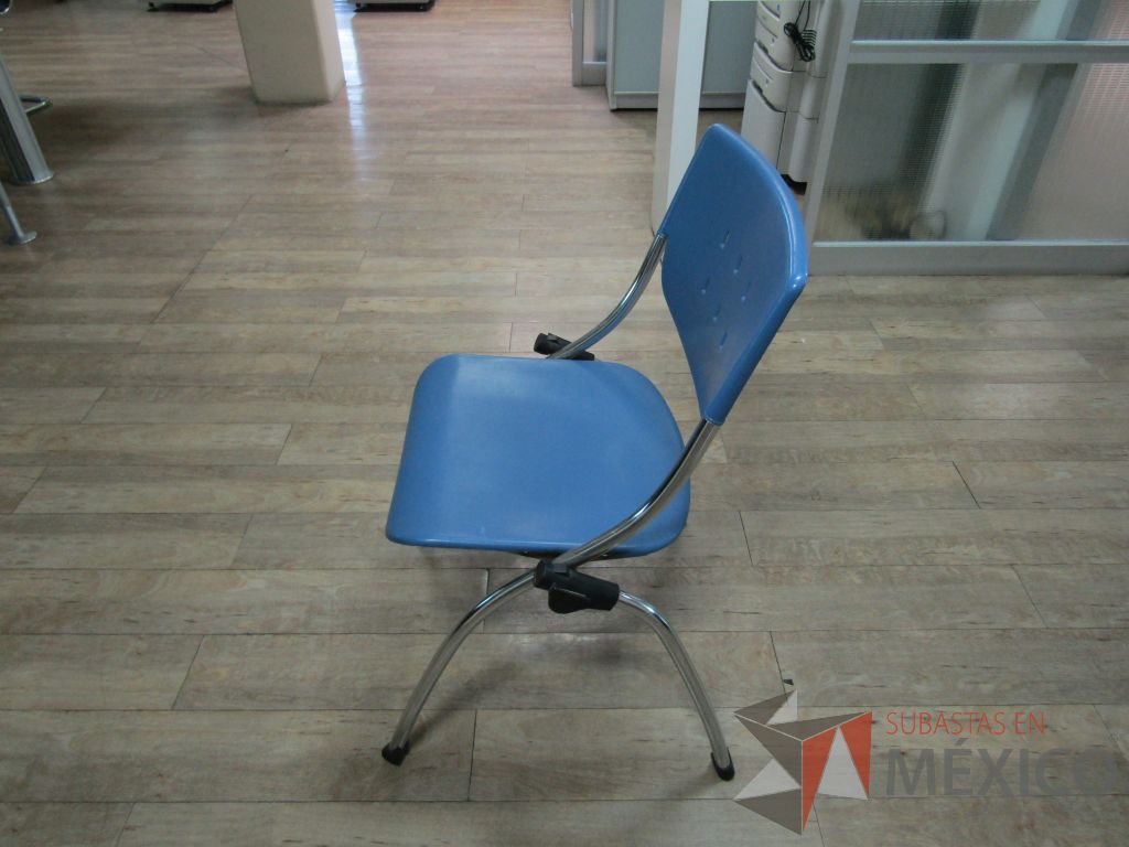 Lote 017 - 2 Silla fijas, asientos y respaldo en plástico color azul - Imagen 11