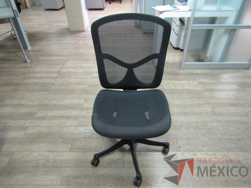 Lote 161 - Silla operativa con ruedas, asiento y respaldo en malla