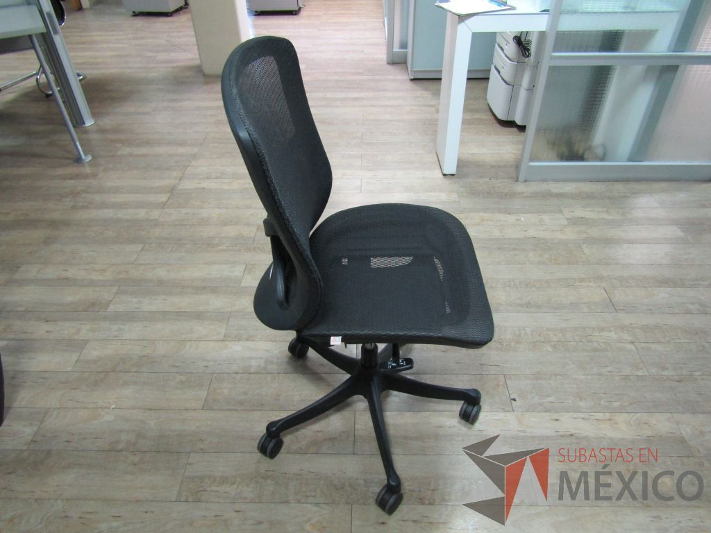 Lote 161 - Silla operativa con ruedas, asiento y respaldo en malla - Imagen 2