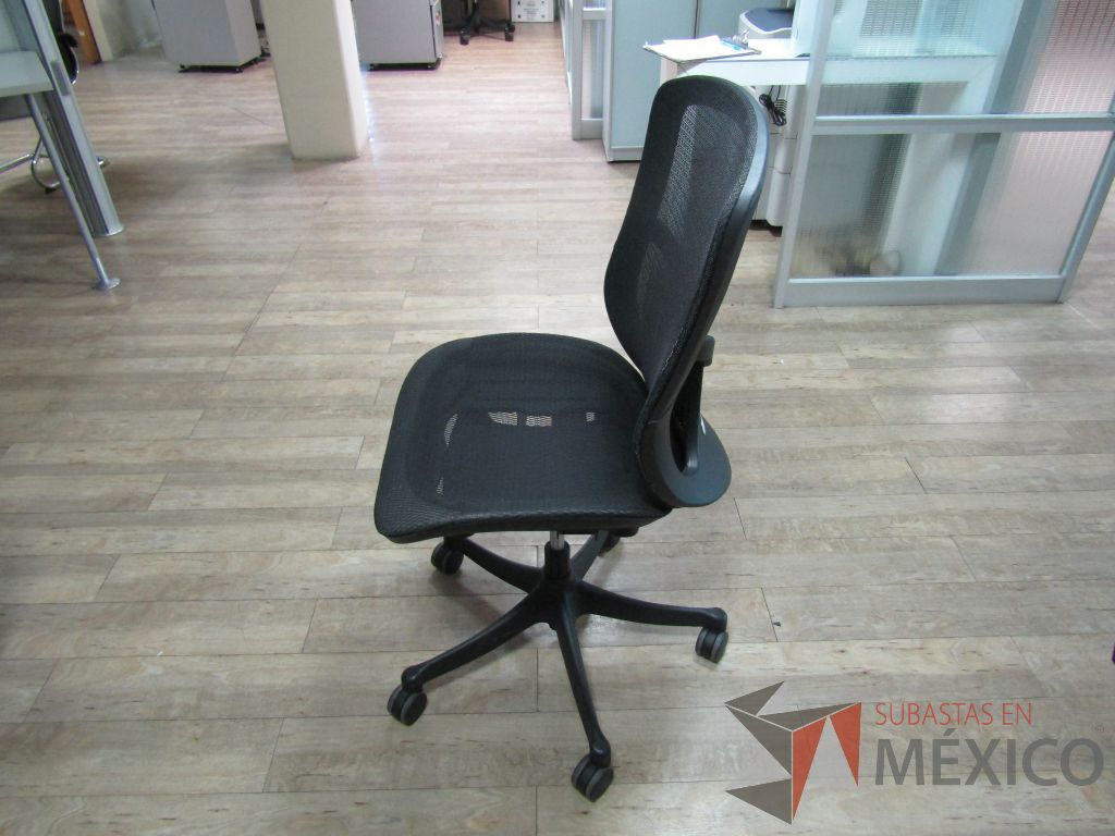Lote 161 - Silla operativa con ruedas, asiento y respaldo en malla - Imagen 8